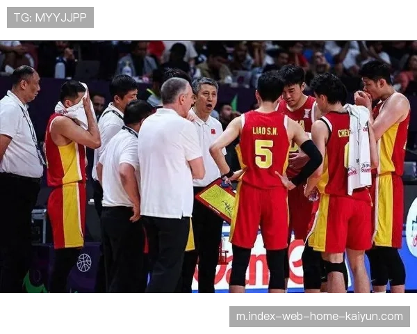 日本队科克12分10篮板两双数据 归化球员内线存在感强